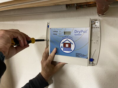 Instalace DryPol® systému na vlhké zdivo