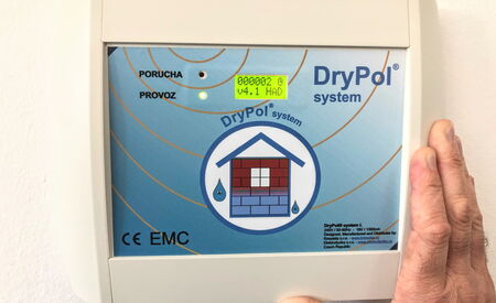 DryPol® funguje na základě elektroosmózy