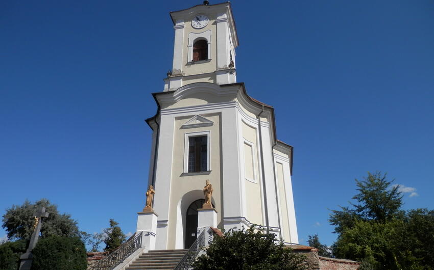 Sanierung und Entfeuchtung des Mauerwerks in der Kirche in Vlkoš