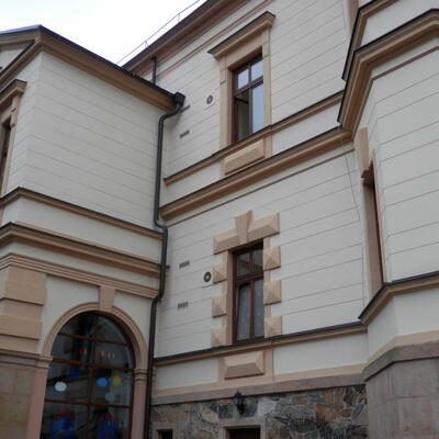 Entfeuchtung durch Elektroosmose mit dem Drypol-System in der Kindertagesstätte und Galerie der Gemeinde Vikýřovice