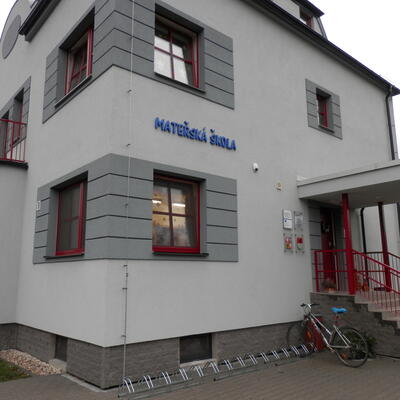 Trocknung des feuchten Kellers und der Fundamente in der Kindertagesstätte Vikýřovice