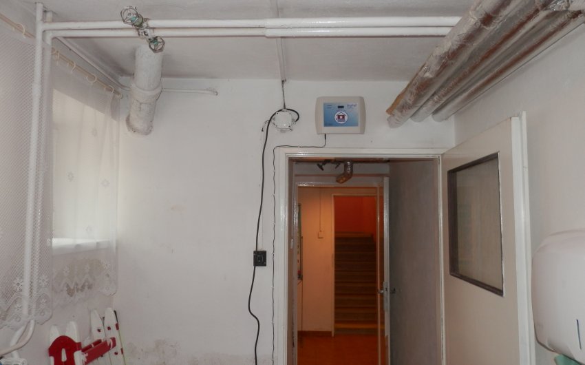 Sanierung von feuchtem Mauerwerk durch Elektroosmose im Gebäude der Gemeindebibliothek in Zastávka - #2