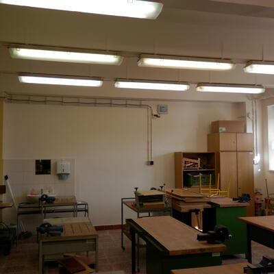 Sanierung feuchter Wände und kapillarer Bodenfeuchtigkeit in der Grund- und Kinderschule in Želešice