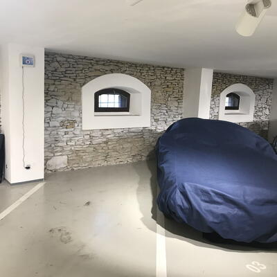 Vysušené zdi komerčních prostorů na automobily