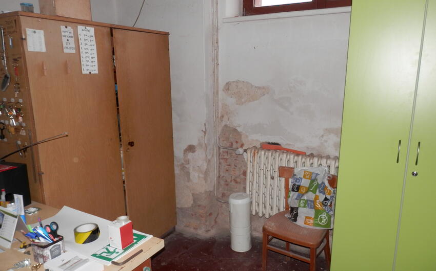 Renovation of primary school with Drypol moisture removal device - #1