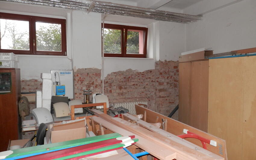 Renovation of primary school with Drypol moisture removal device - #2