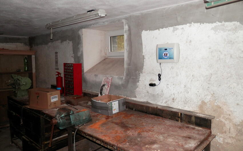 Entfernung von Feuchtigkeit im Keller des Gemeindeamtes Bystřec mit Drypol-Geräten - #6