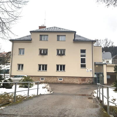 Entfernung von Feuchtigkeit im Keller des Gemeindeamtes Bystřec mit Drypol-Geräten