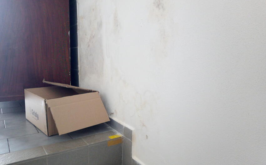 Application of active electroosmosis to dehumidify elementary and kindergarten - #1