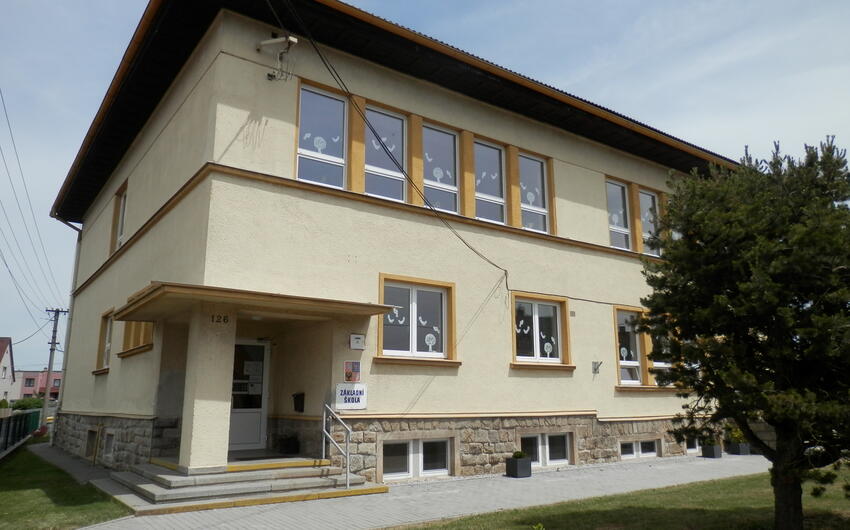 Elektrické odvlhčení silně navlhlých zdí na základní škole v Meclově
