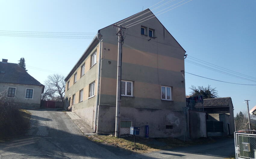 Elektroosmóza na vysoušení vlhkých zdí v bytovém domě