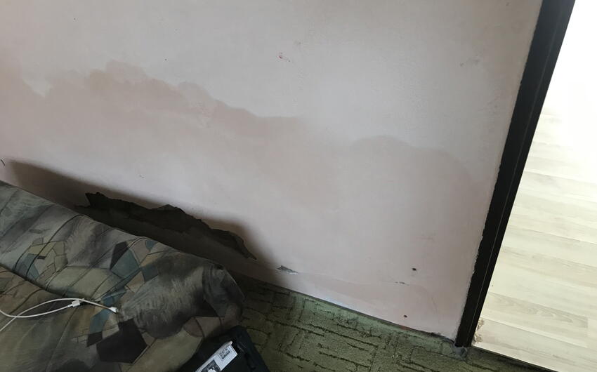 Trocknung von kapillar aufsteigender Feuchtigkeit in einem Einfamilienhaus in Dvůr Králové nad Labem - #1