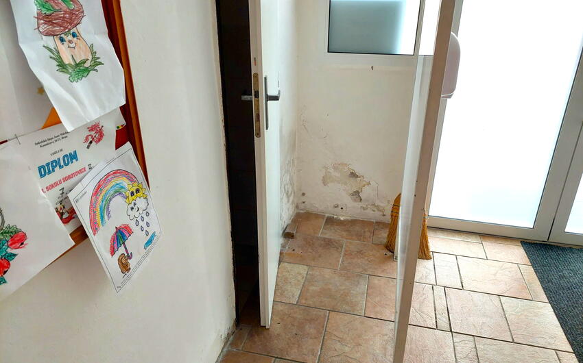 Beseitigung der aufsteigenden Bodenfeuchtigkeit der Falknerei in Sobotovice - #6