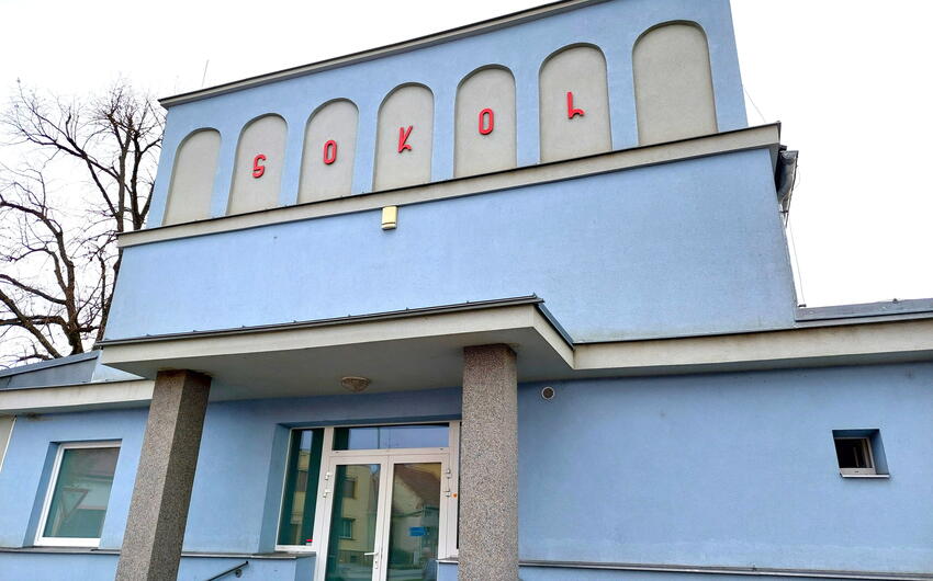 Beseitigung der aufsteigenden Bodenfeuchtigkeit der Falknerei in Sobotovice