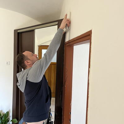 Wir trocknen ein Einfamilienhaus mit sehr feuchten Wänden in Pňovice