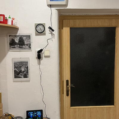 Wir trocknen die Innenwände eines Hauses in Volduchy.