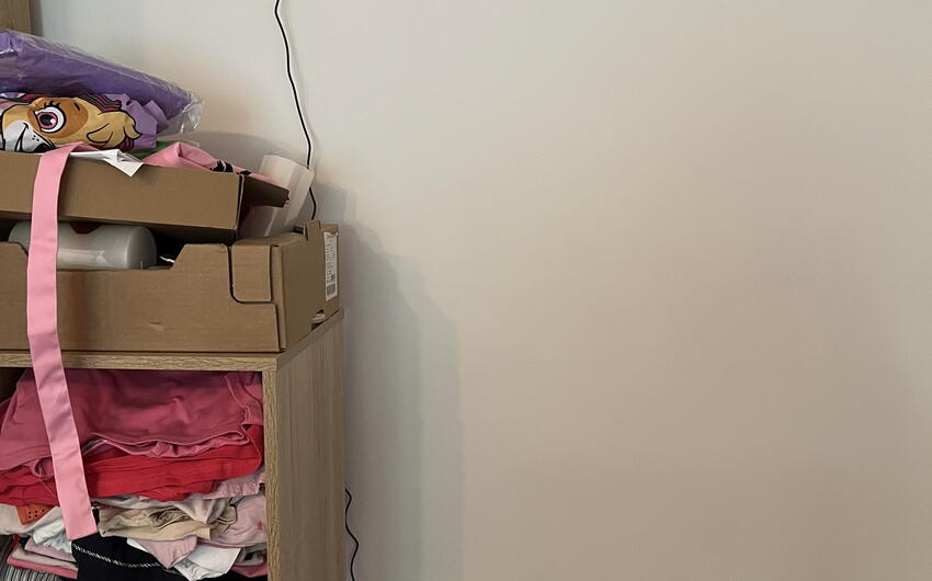 Asciughiamo le partizioni interne della casa a Kolomuty.