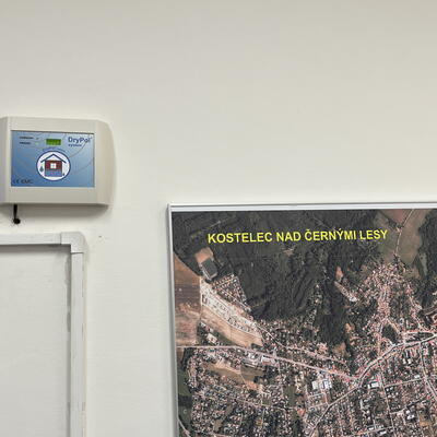 Stiamo prosciugando l'ufficio della polizia cittadina a Kostelec