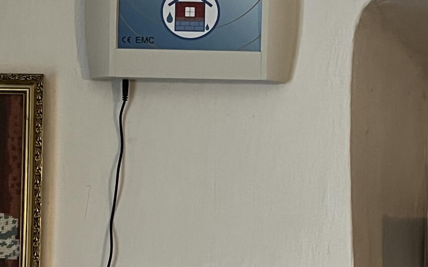 Deumidifichiamo il piano terra di una casa di campagna a Štepánovice.