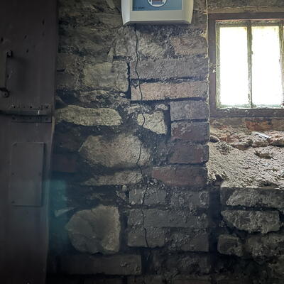 A Mirošov stiamo asciugando la cantina di una casa di famiglia.
