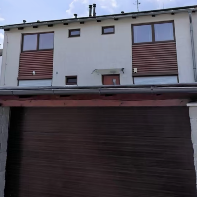 A Říčany stiamo asciugando le partizioni interne di una casa appena completata