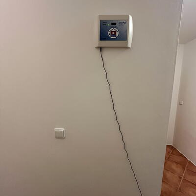 A Říčany stiamo asciugando le partizioni interne di una casa appena completata