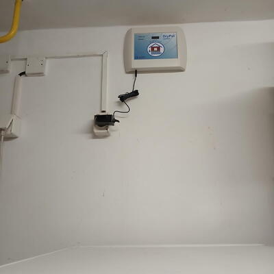 Stiamo asciugando una casa di famiglia del 1930 a Chyňava vicino a Beroun