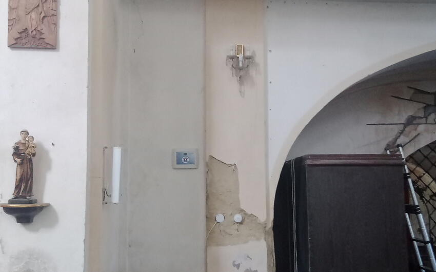 Stiamo asciugando la chiesa di San Martino e della Visitazione della Vergine Maria a Liběšice vicino a Žatec - #1