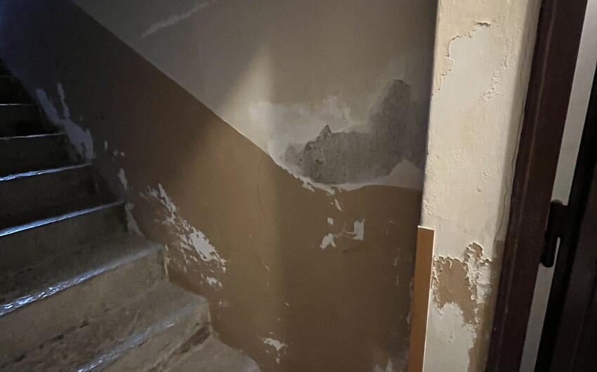 Deumidificazione di un condominio a Praga dove l'intero seminterrato è bagnato - #3