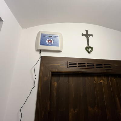 V Nezdicích na Šumavě vysušujeme chalupu ve svahu