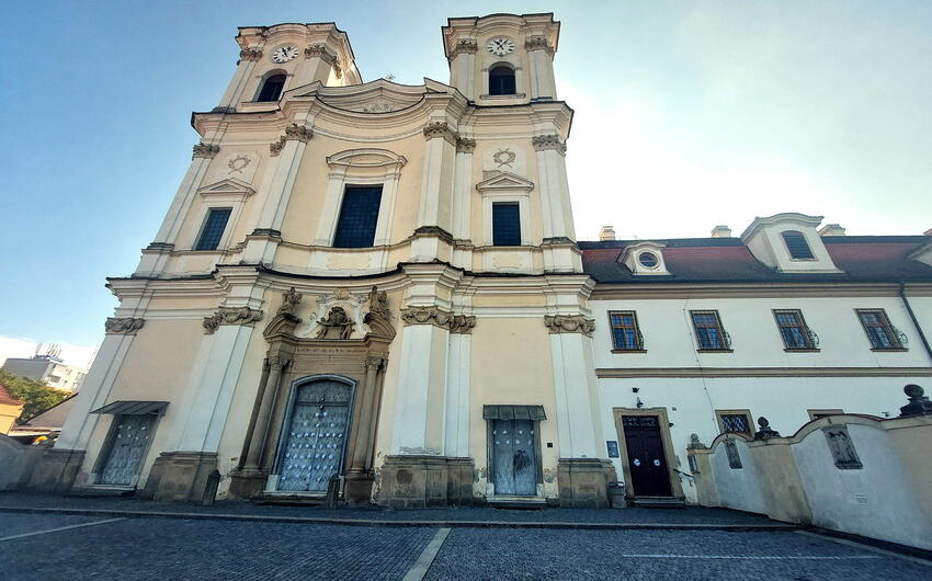 Wir trocknen den Keller der Kirche der Heiligen Schutzengel in Veselí nad Moravou aus und dämmen ihn dauerhaft