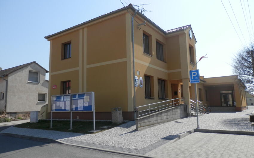Abdichtung der Fundamente und des Kellers des Gemeindeamts in Milotice mittels Elektroosmose