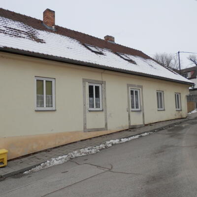 Deumidificazione di un appartamento comunale a Stará Hobzí utilizzando Drypol ed elettroosmosi